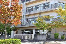 中学校　足立区立第一中学校（中学校）まで518m