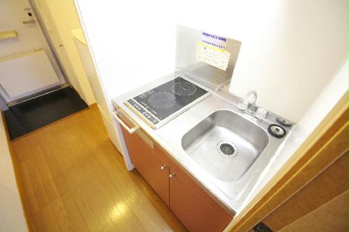 キッチン　お手入れがしやすいタイプの電気コンロです♪