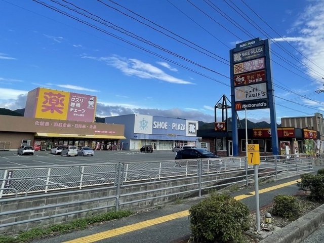 ドラックストア　クスリ岩崎チェーン維新公園店（ドラッグストア）まで1524m