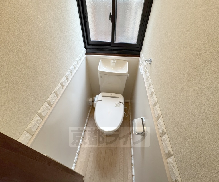 下中町貸家のトイレ写真