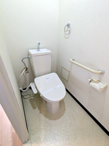 トイレ　ウォシュレット付き