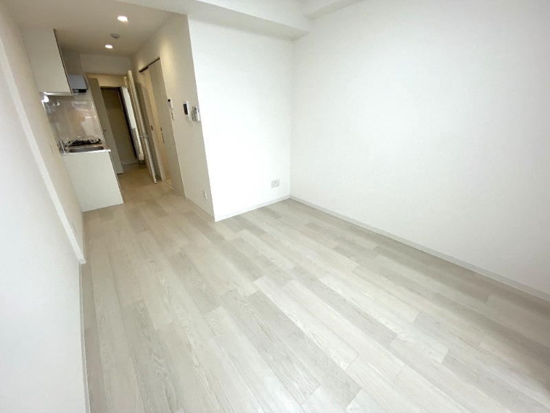 居室・リビング　白を基調にした明るいお部屋です。