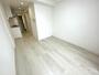 居室・リビング　白を基調にした明るいお部屋です。