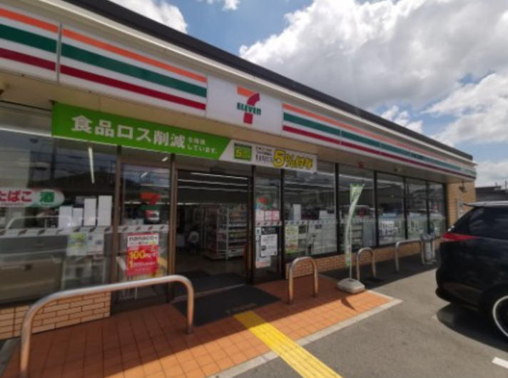 コンビニ　セブンイレブン 羽曳野伊賀4丁目店（コンビニ）まで358m