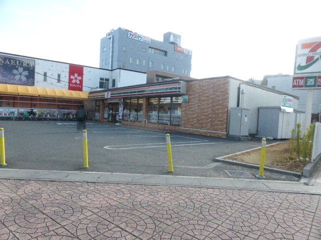 コンビニ　セブン-イレブン 吉川駅北口店（コンビニ）まで496m