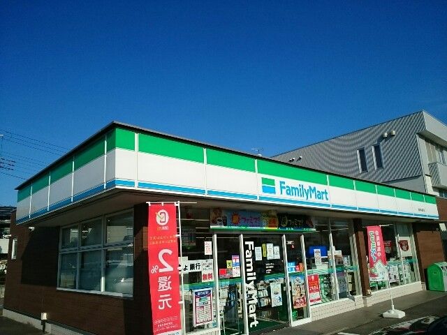 コンビニ　ファミリーマート中居町店（コンビニ）まで750m