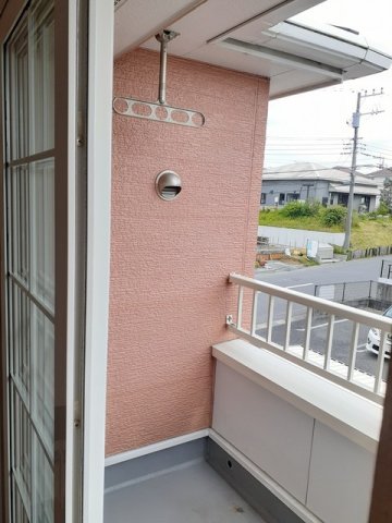 バルコニー　外からの目が気にならないバルコニーで洗濯物が干せます