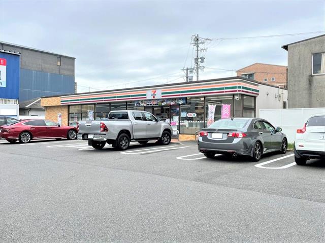 コンビニ　セブン－イレブン名古屋豊３丁目店（コンビニ）まで270m