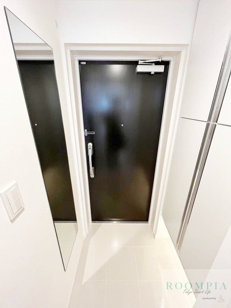玄関　※同タイプの別のお部屋です。