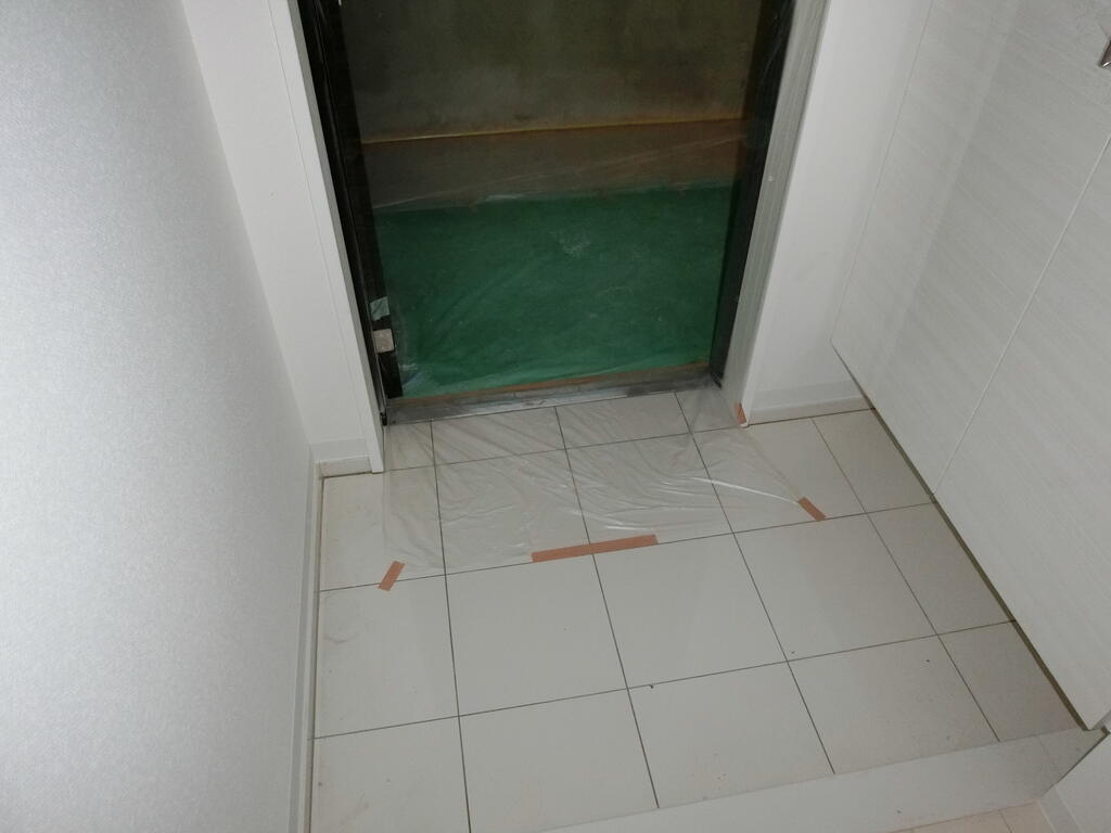 玄関　※別のお部屋の写真です。現況を優先させていただきます。