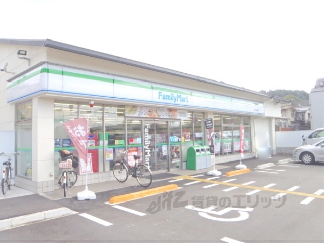 コンビニ　ファミリーマート白川北大路店（コンビニ）まで460m