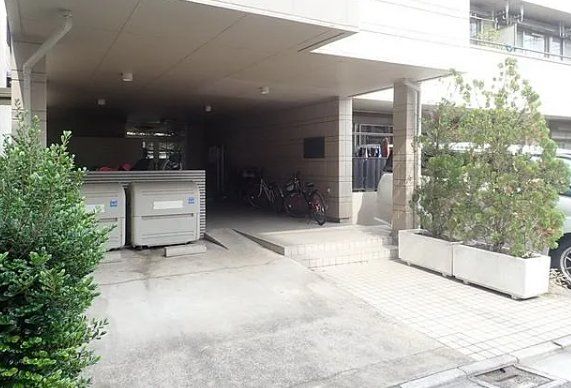 エントランス　駐車場
