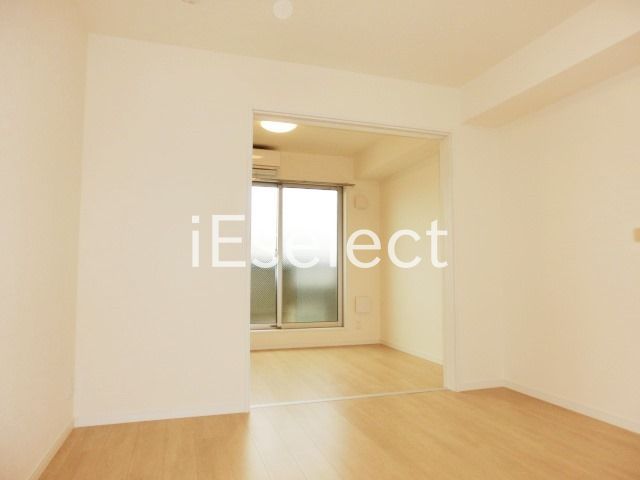 居室・リビング　白を基調とした明るいお部屋です