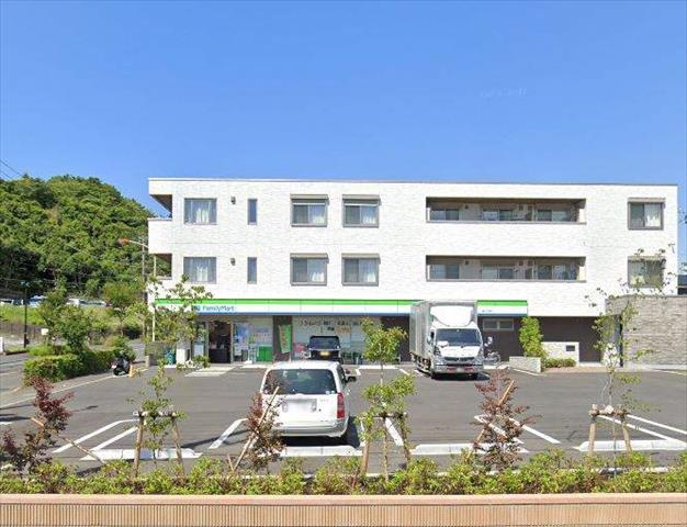 コンビニ　ファミリーマート（コンビニ）まで1855m
