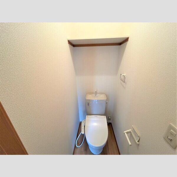 トイレ　室内写真は別部屋の写真です。