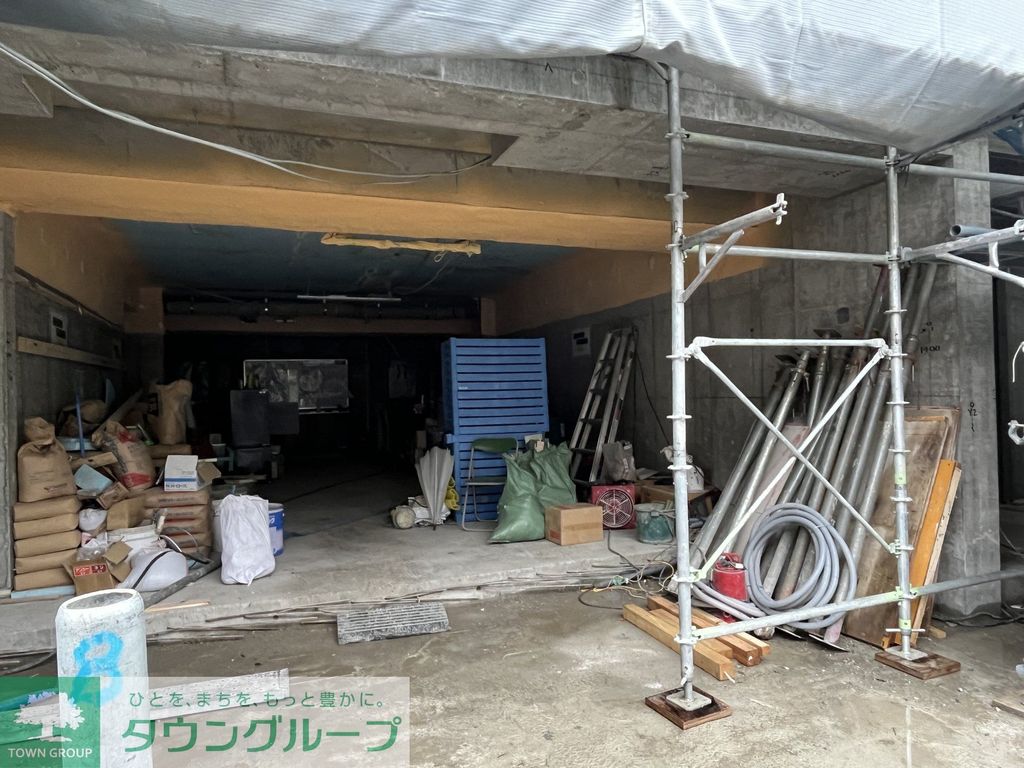ロビー　駐車場