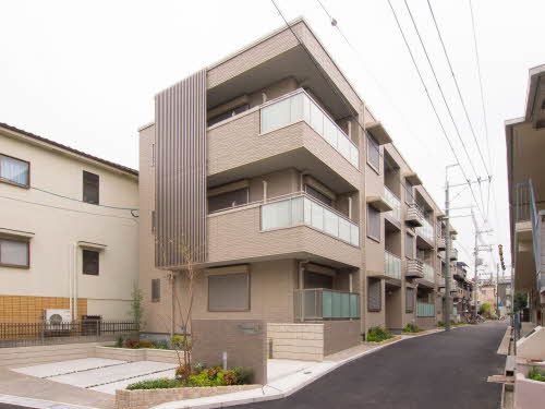 建物外観　積水ハウス施工・重量鉄骨造３階建て