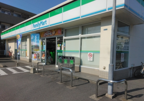 コンビニ　ファミリーマートニック北加瀬三丁目店（コンビニ）まで204m