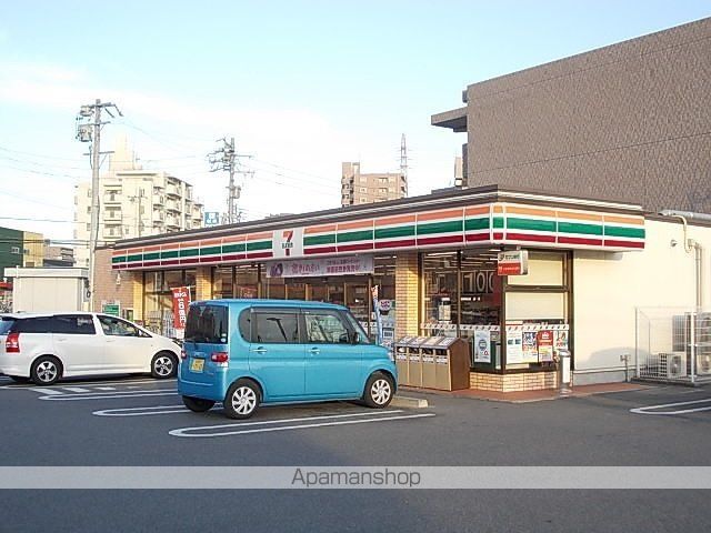 コンビニ　セブンイレブン（コンビニ）まで300m