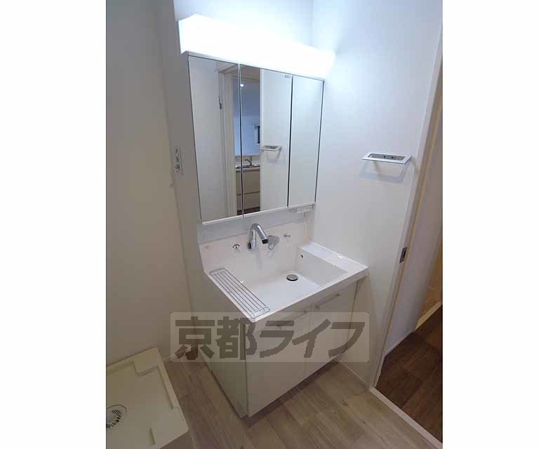 洗面設備　便利な洗面台です。