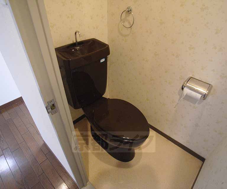 トイレ　トイレのカラーはお部屋によって違います。