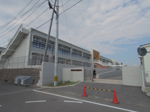 中学校　大町町立小中一貫校大町ひじり学園中学部（中学校）まで560m