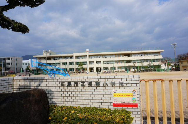 小学校　広島市立長束小学校（小学校）まで484m