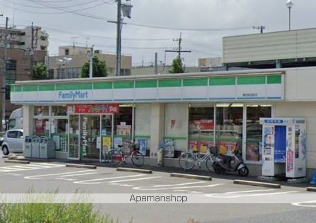 コンビニ　ファミリーマート（コンビニ）まで810m