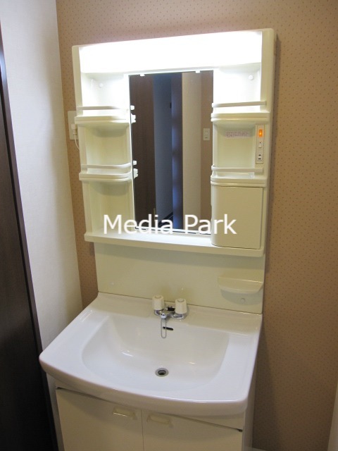 洗面設備　同物件別のお部屋の参考写真です。