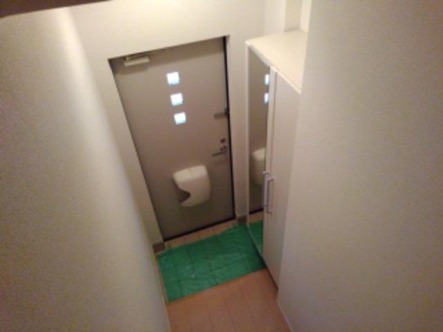 玄関　姿見付きのシューズボックス
