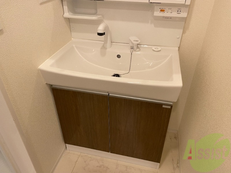 洗面設備　忙しい朝の味方、独立洗面台があるのは嬉しいですね。