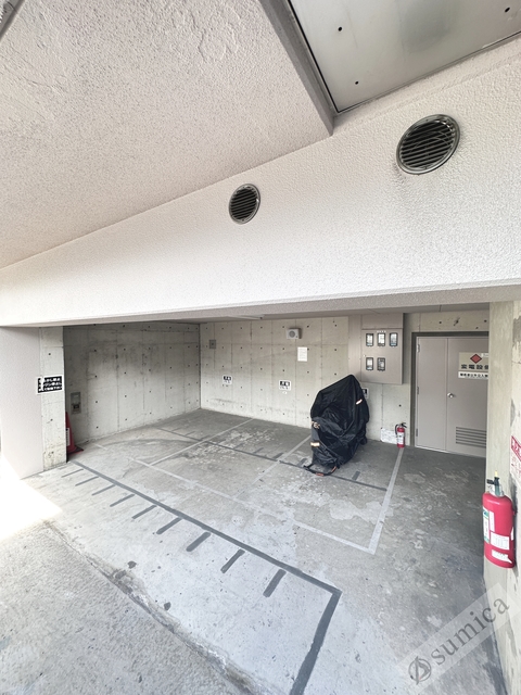 駐車場　屋根付きの駐輪場で大切な自転車を守ります♪