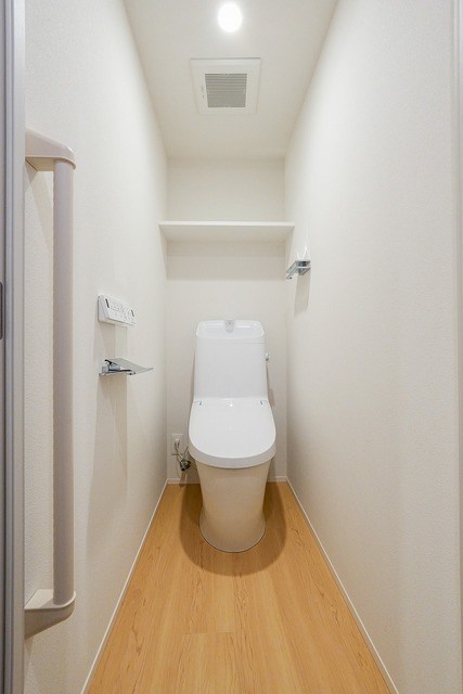 東急東横線 都立大学駅 徒歩12分 3階建 築1年のトイレ写真
