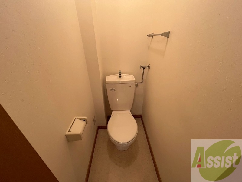 トイレ　こちらはトイレです。清潔感があり、安心して使用できます。