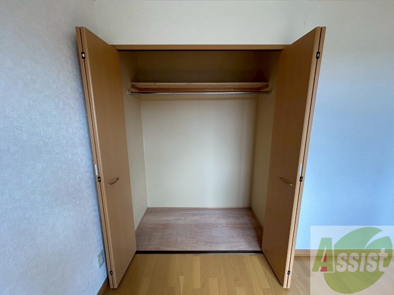 収納　寝室の収納です。部屋がすっきり片付きます。