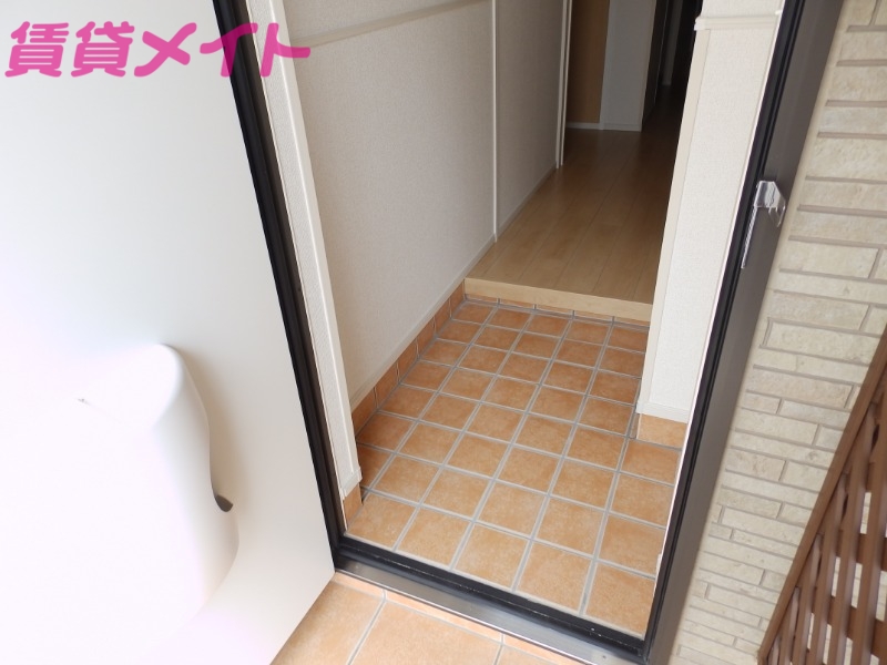 玄関　別部屋同タイプの物です。