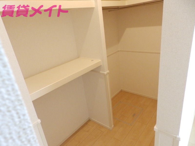 収納　別部屋同タイプの物です。