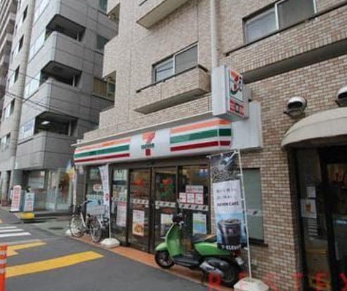 コンビニ　セブンイレブン根津駅前店（コンビニ）まで87m