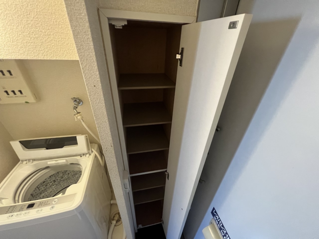 玄関　玄関には下駄箱スペースあり