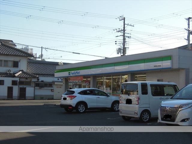 コンビニ　ファミリーマート（コンビニ）まで647m