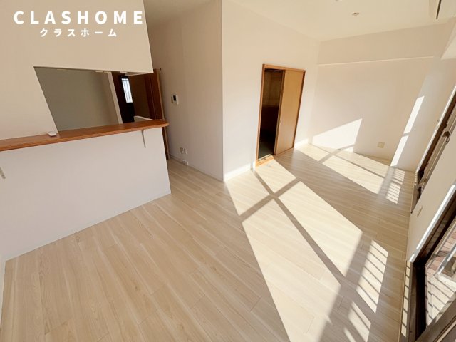 居室・リビング　同物件の別部屋になります。