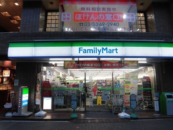 コンビニ　ファミリーマート四谷大通り店（コンビニ）まで108m