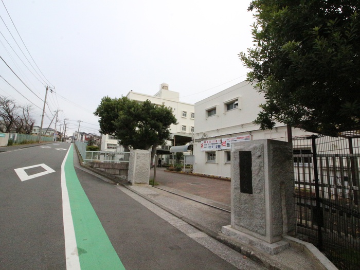 中学校　横浜市立希望が丘中学校（中学校）まで270m