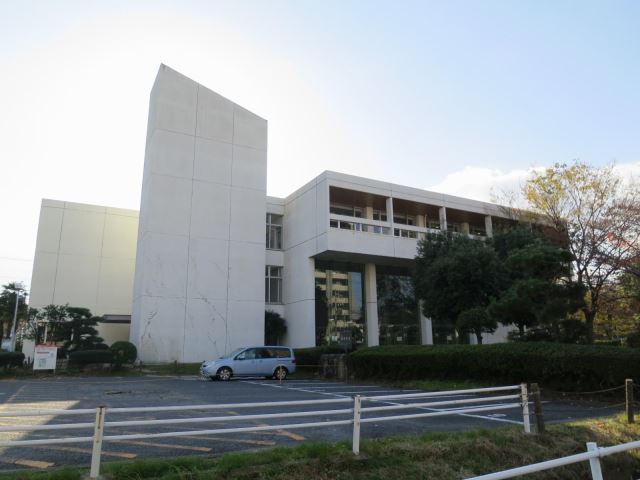図書館　四日市市立図書館（図書館）まで70m