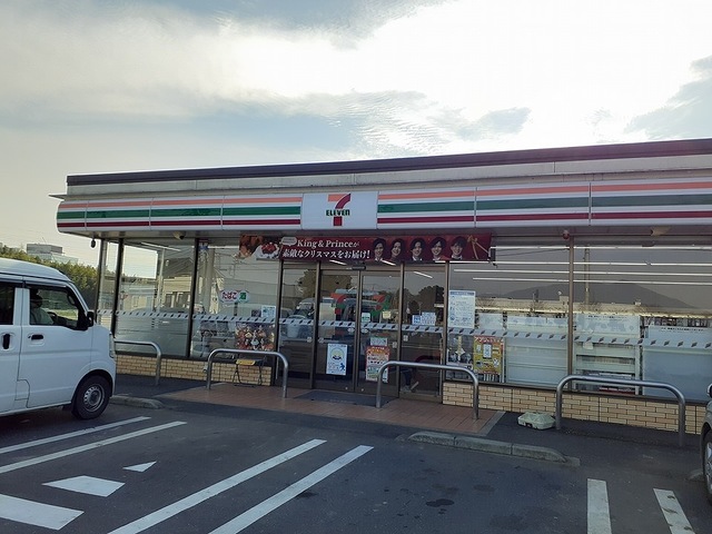 コンビニ　セブンイレブンつくば篠崎店（コンビニ）まで270m