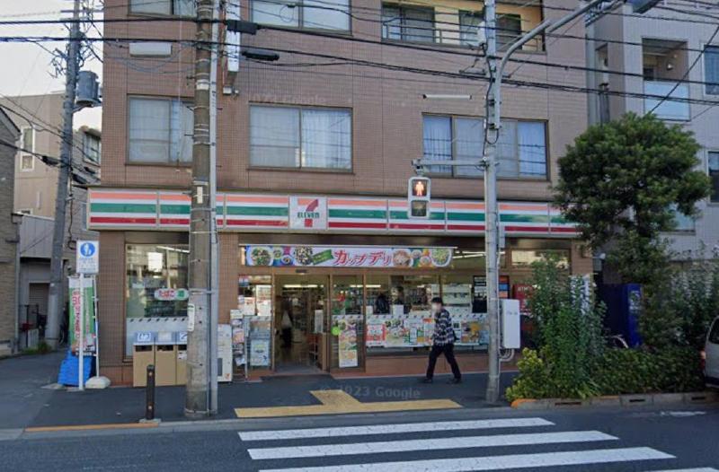 コンビニ　セブン-イレブン（コンビニ）まで220m