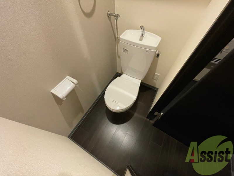 トイレ　こちらはトイレです。清潔感があり、安心して使用できます。