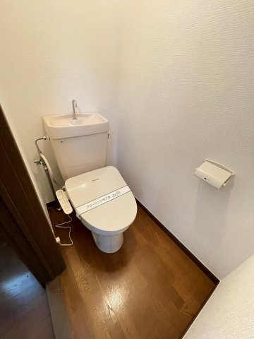 トイレ　独立トイレで清潔です