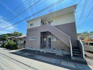 建物外観　階段屋根もあるので安全です