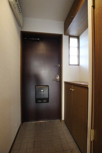 マンション春夏秋冬の玄関写真